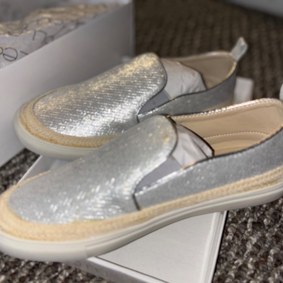 Womans  Lili Collection slip-on sneakers size 8 NIB - Picture 4 of 10
